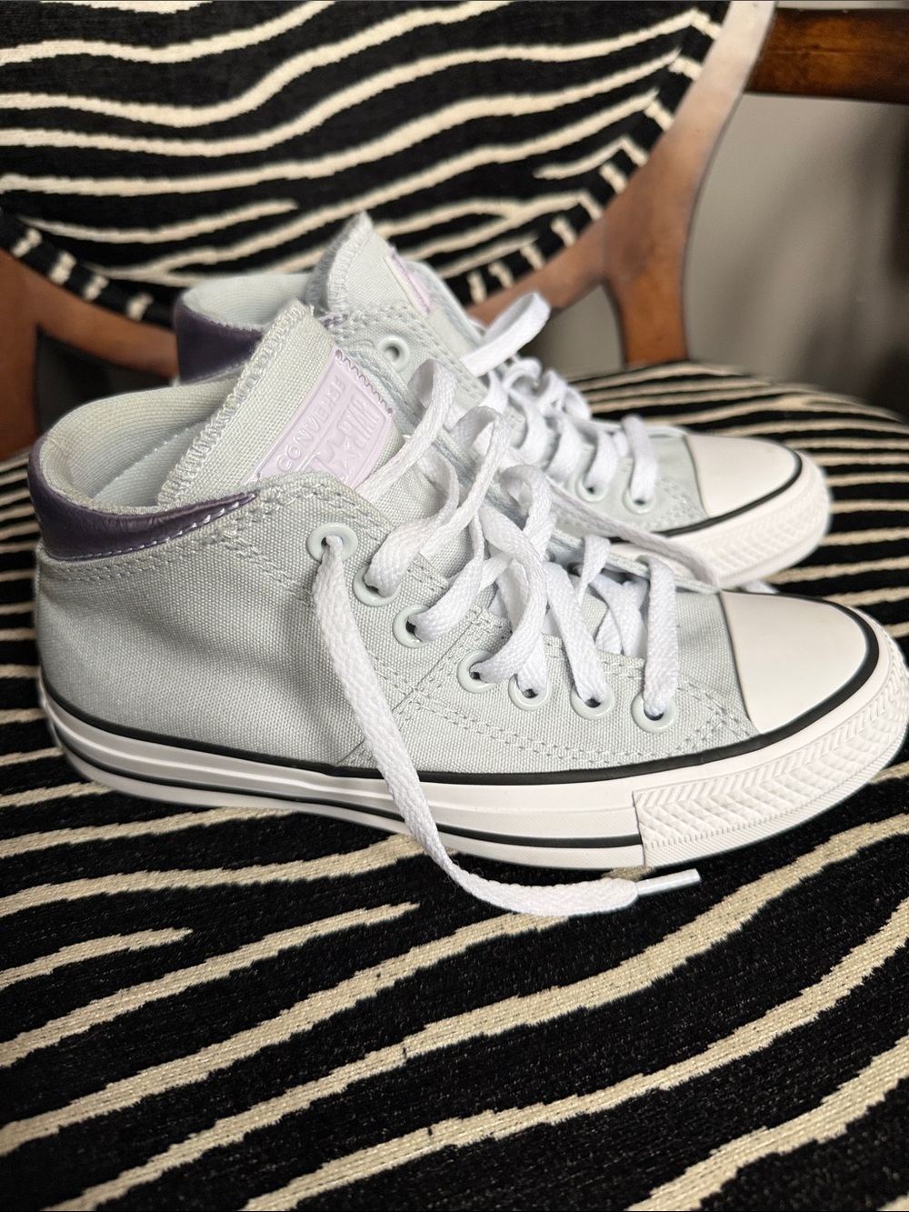Converse Chuck Taylor All Star Low Top Sneakers - Light Gray